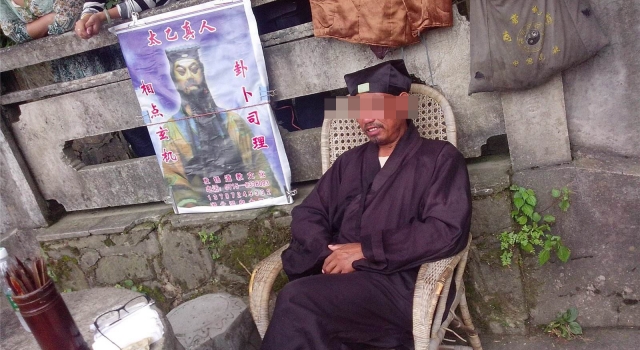 大理一男子酒后当街杀死算命先生 称：他算的不准！