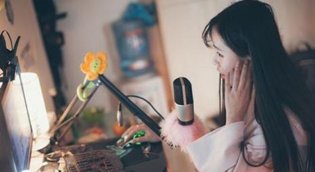 男子挪用巨额公款打赏女主播 网络女主播背后的秘密