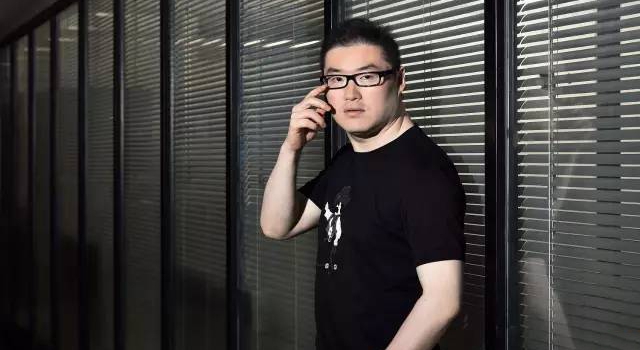 80后首富夫妻向母校捐款1亿 公司却遭受质疑