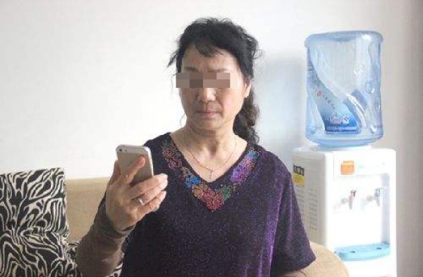 62岁老妇谎称自己49岁 约见网友既失身又丢财