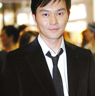 张智霖最爱逛路边摊 有空就去“扫街”变身小吃货