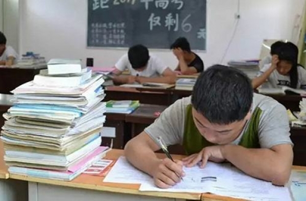 为艾滋感染者设立独立高考考场引热议 官方作出回应