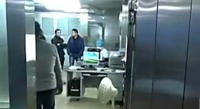 女硕士无故旷工被辞退 找社会人士殴打同事和领导