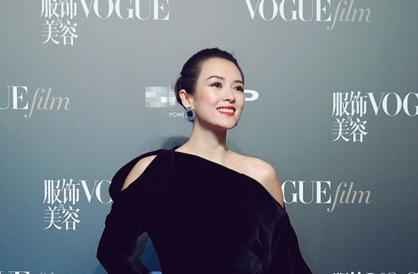 章子怡压轴走上红毯秀身材 辣妈容光焕发气场足