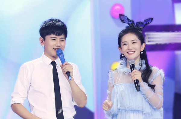 张杰搀扶谢娜力破婚变传言 秀恩爱撒狗粮根本停不下来