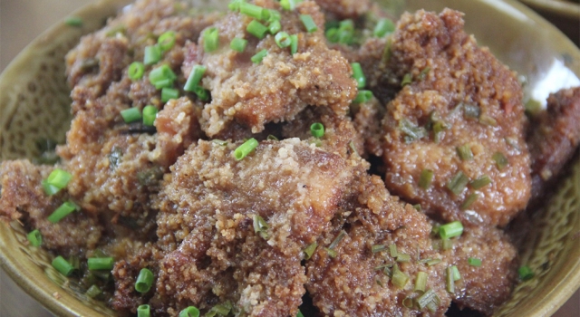 请给我上一盆粉蒸肉 吃肉吃红薯我要大快朵颐