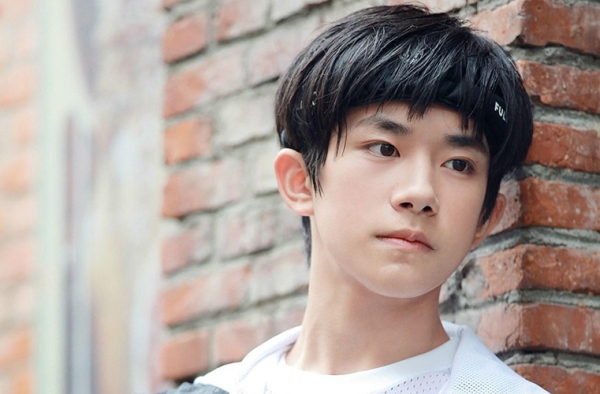 易烊千玺身高多少？TFBOYS易烊千玺为什么不受重视