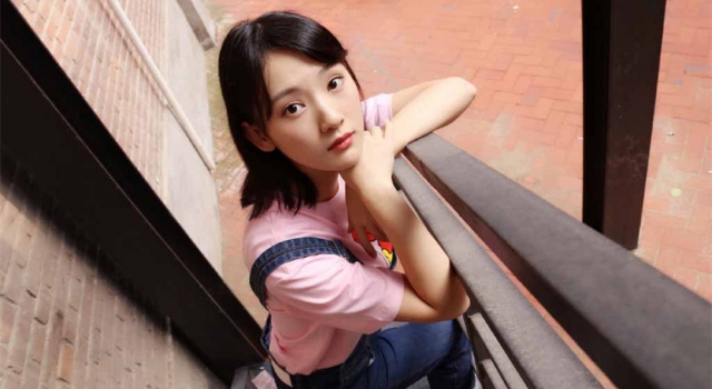 双世宠妃镜心最新写真曝光 孙艺宁背带裤鬼马精灵
