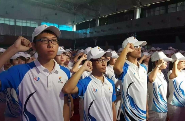 厦门金砖会晤志愿者出征 “小白鹭”为金砖再添姿色