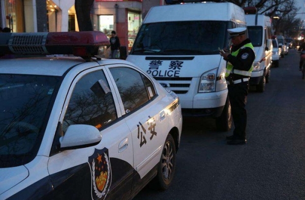 警车违停被贴罚单怎么回事？这罚单真能罚到警车吗？