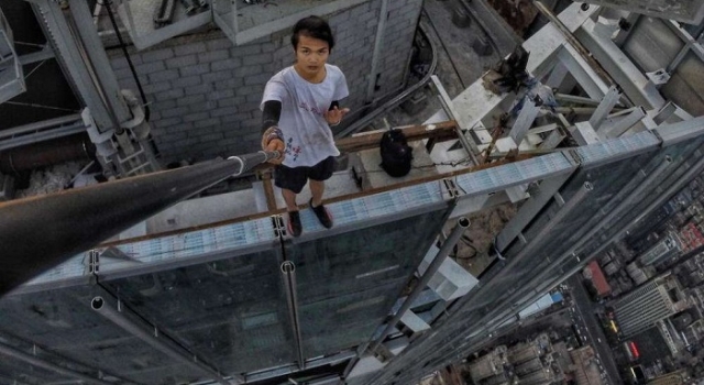 “高空极限”第一人坠亡 吴咏宁坠楼瞬间的视频曝光