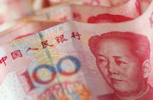 情侣吵架当街撒钱 网友：这样冲动的情侣我咋没遇上