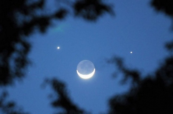 14日可见双星伴月天文奇观 双星伴月预示什么？