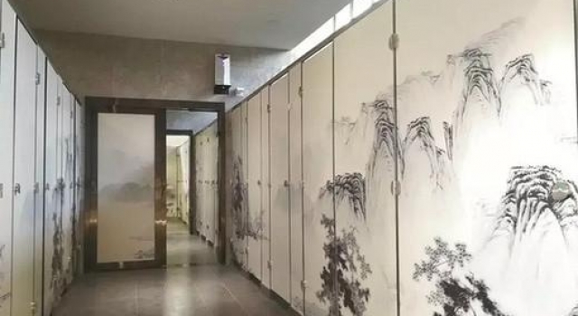 男女厕所随时转换 女同胞们再也不用担心等厕所了！