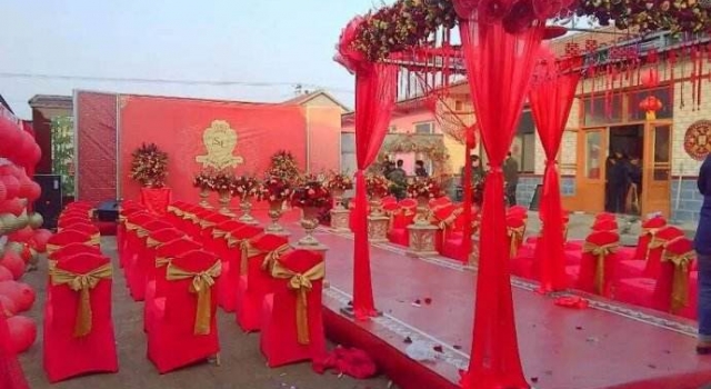 新人结婚高挂机关单位祝贺条幅 是恶搞还是确有其事？