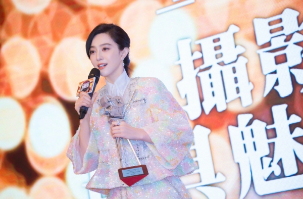 范冰冰再次被问＂弟弟是私生子＂传闻 她是这么回应的