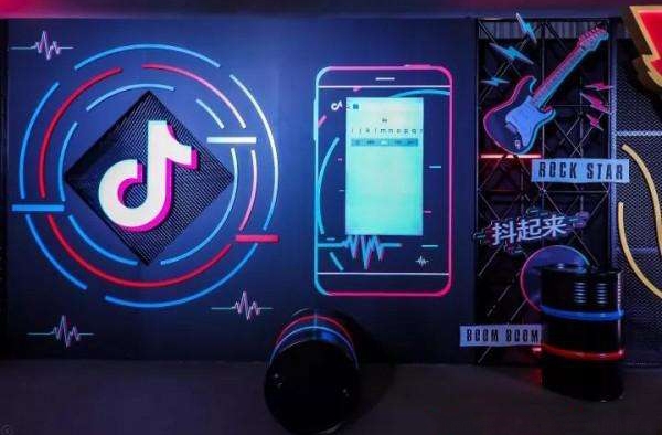 男子想当网红惨被烧伤 现场视频真的“红了”