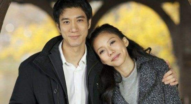 王力宏晒全家福 人生赢家 4+1? 李靓蕾又要当妈妈了