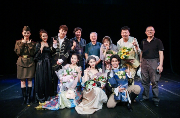 关晓彤期末汇报 演绎玛丝洛娃，衣衫褴褛造型用功情感真挚，演技大获网友肯定