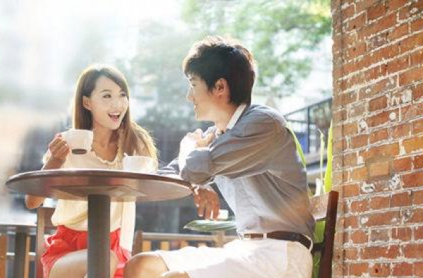10个准确迹象发现女孩喜欢你！害羞的人也同样适用~