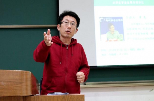 媒体人章文被指强奸 人生该撕的一个都不能落下