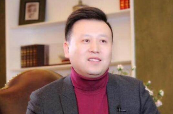 华夏李君殴打员工 因员工吐槽了几句,就和司机一起暴揍