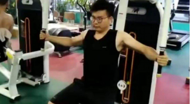 23岁小伙为配上女友考研，每天学习10小时只为更优秀