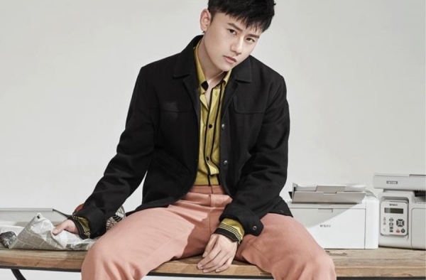 张杰最新时尚大片曝光，风格囧变尽显成熟男人魅力