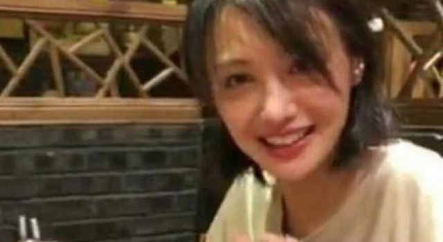 郑爽黑料不断爆出谣言不断 爽爸霸气站出来档箭