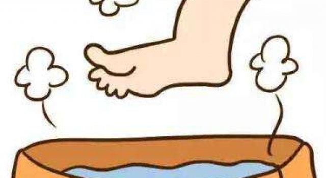 夏季炎热汗流不止 脚臭有什么窍门可以解决？