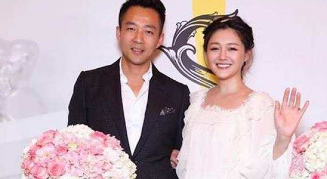 汪小菲主动认可大S剥虾论，怒对网友花式秀恩爱