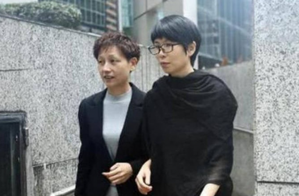 张智霖遭前女经纪人骗钱近百万 现被判刑装可怜拿女儿挡锅