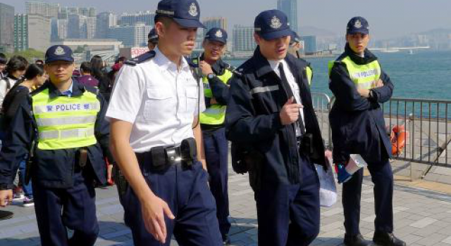 男孩扒车底8小时 男孩平安无事背后原因令人震惊