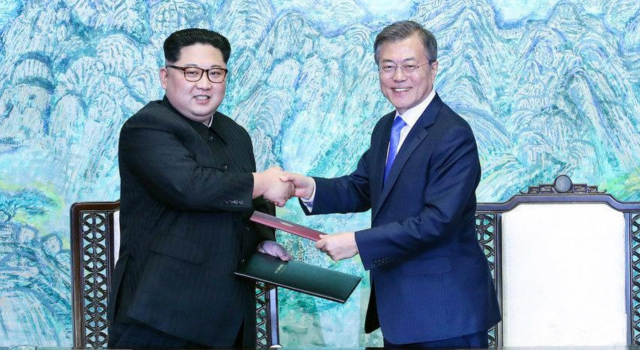金正恩承诺实现半岛无核化  呼吁朝韩携手达此目标