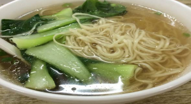 厦门机场青菜面天价 网友：机场饭吃不起