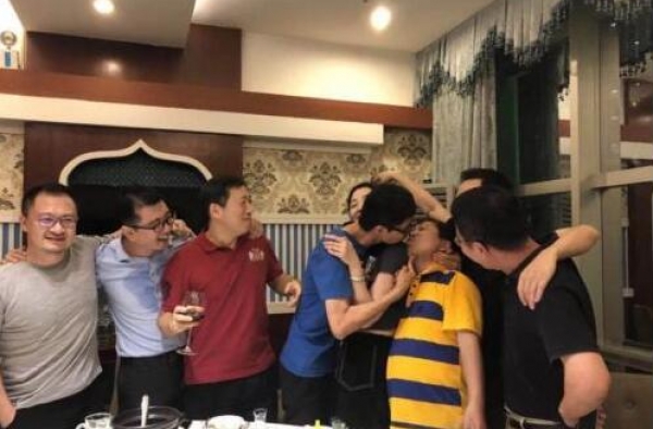 方正饭局拍摄者被停职是因为什么？寒门清华女的成功刺痛了谁的神经？
