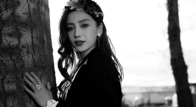 用女朋友自拍照做屏保 爱她就要把她公开给全世界