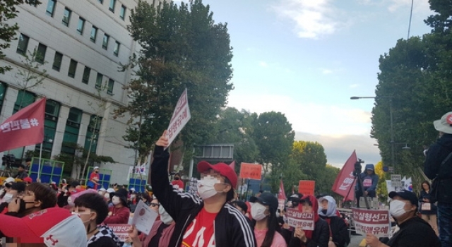 具荷拉事件引发韩国女性游行 何时能做到真正男女平等?