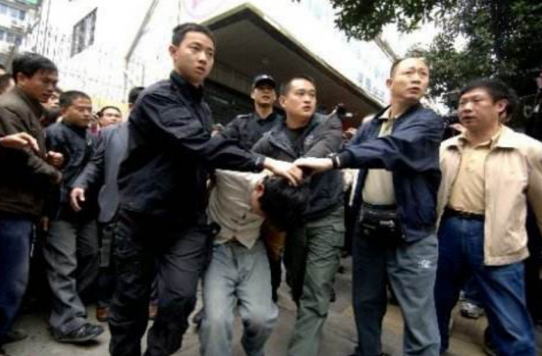 福州劫持人质怎么回事?现场是怎样的?被击毙了吗?