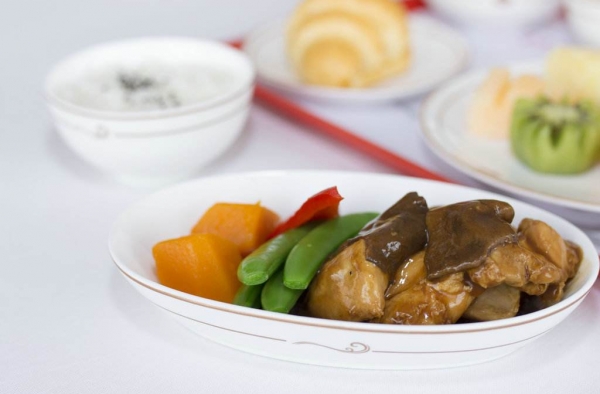 航空公司取消免费餐 乘客上飞机可以自带哪些食物？