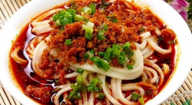 冬日寒风刺骨觅热食 四川美食让你回味