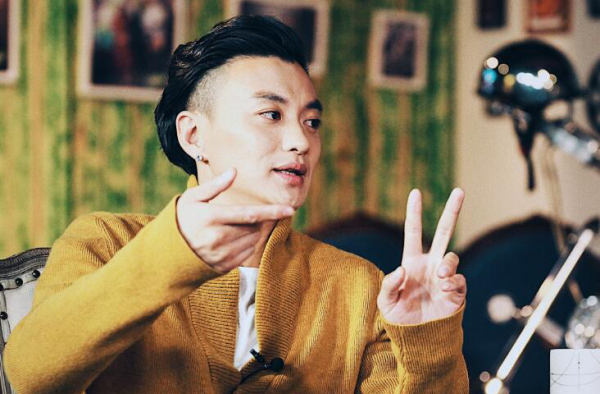 朱丹回应周一围与女助理共用一根吸管 究竟什么情况？