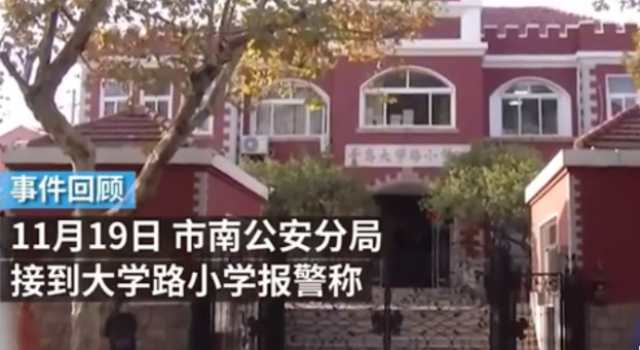 不满孙子被踢伤殴打老师怎么回事？这位家长也太嚣张了