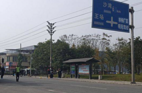 轿车冲上公交站台怎么回事？伤亡人员情况怎么样了？