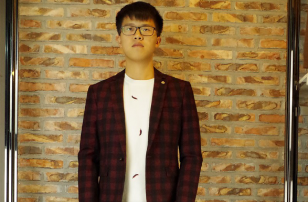 时尚单品黑红格子休闲上衣 你衣柜里必不可少的小西装