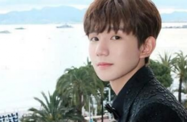 王源登上政治课本了 这是真实版的教科书偶像