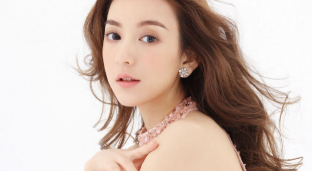 方媛逛街被偶遇 依旧清瘦美丽 网友劝她多吃点东西