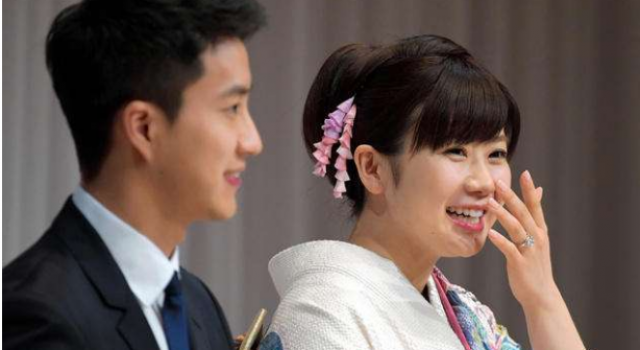 福原爱二胎孕肚照曝光 夫妻同逛商场恩爱如初