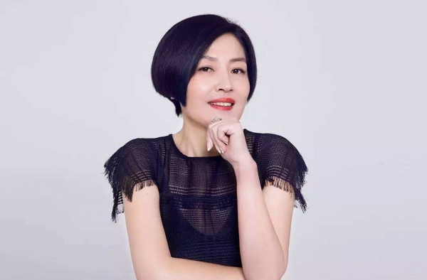 哈文发四字感慨，哈文与李咏爱情惹人羡慕