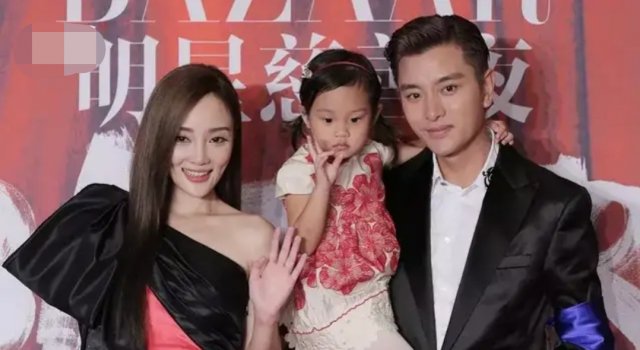 李小璐甜馨滑雪 贾乃亮独自开法拉利 两人真的离婚了？
